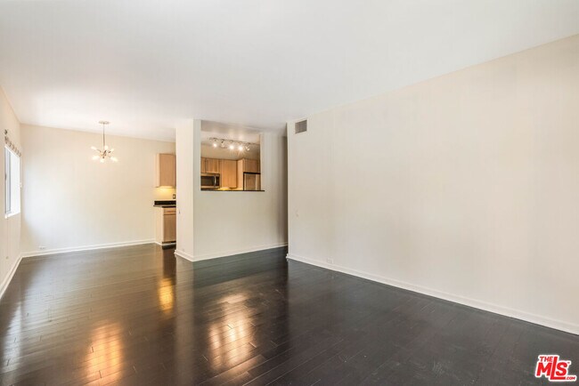 Building Photo - 330 S Barrington Ave