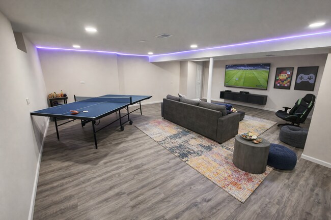 Building Photo - 5410 N Neenah Ave