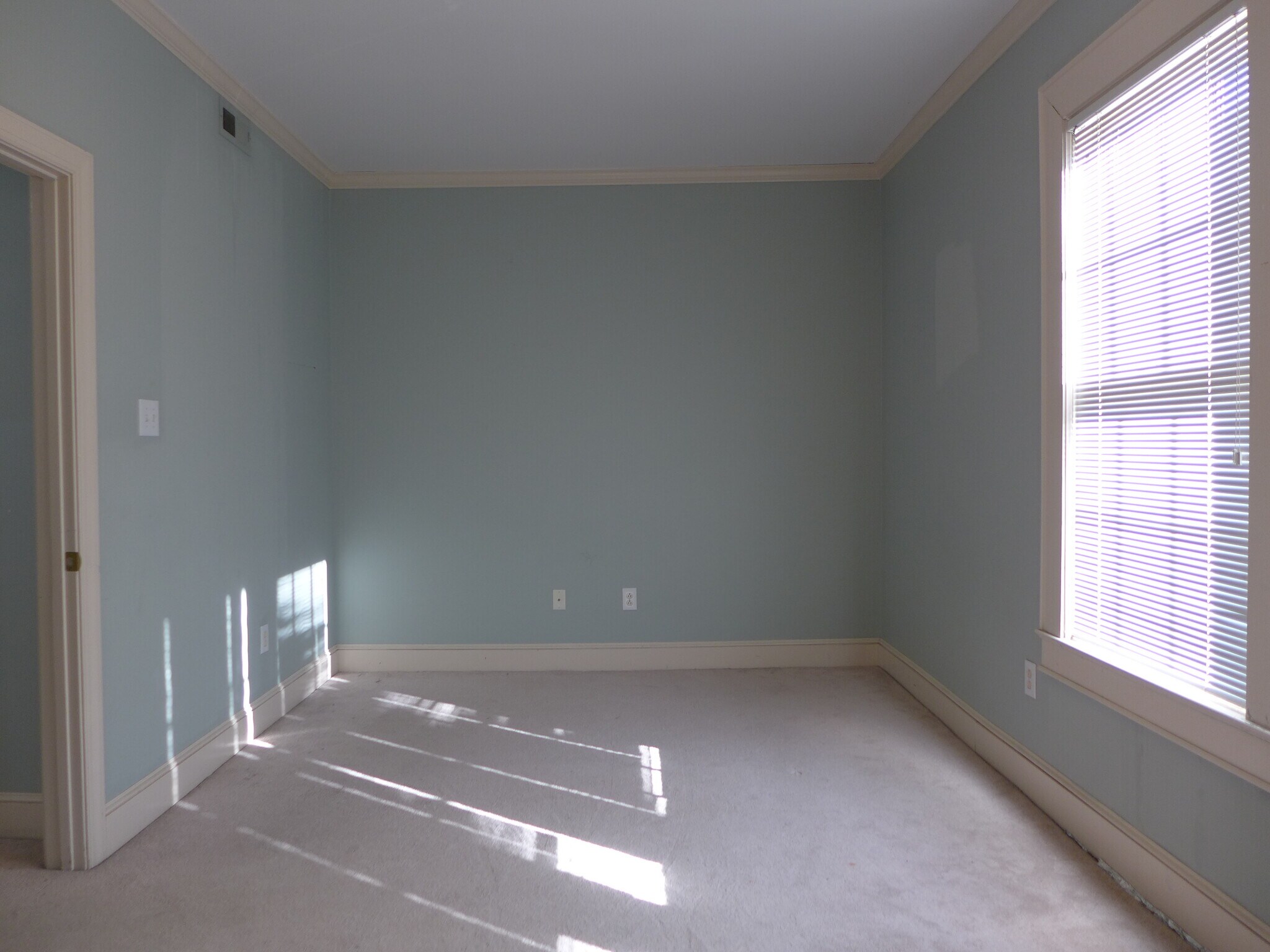 Building Photo - 102 S William St