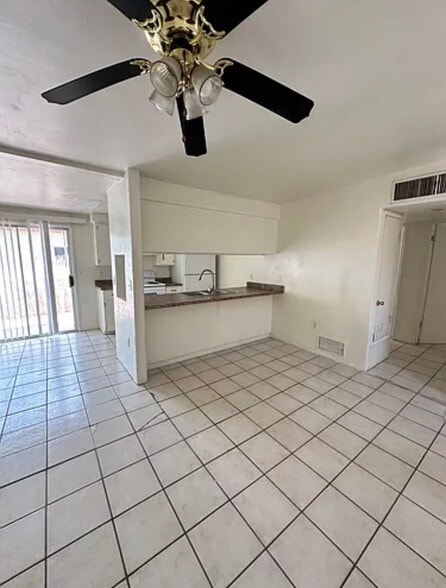 Building Photo - 940 N Palo Verde Blvd