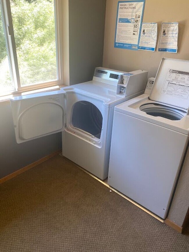 Building Photo - Make Your Move To Prosser!