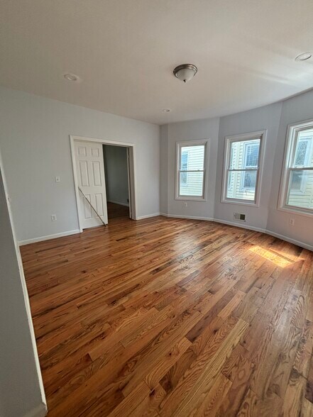 Building Photo - 12 Howell Pl