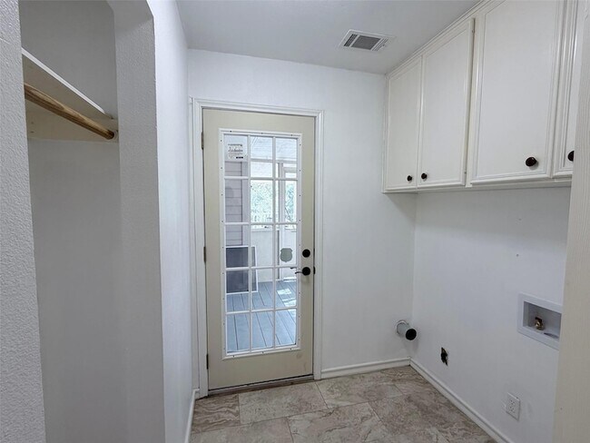 Building Photo - 123 Mesa Verde Dr