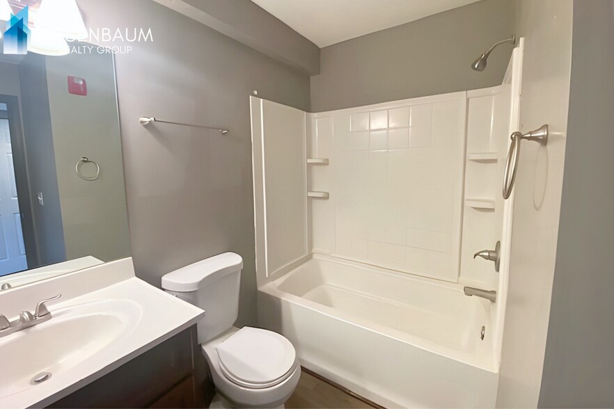 Building Photo - Beautifully charming 2-bedrooms, 1-bath downstairs apartment in Prescott!