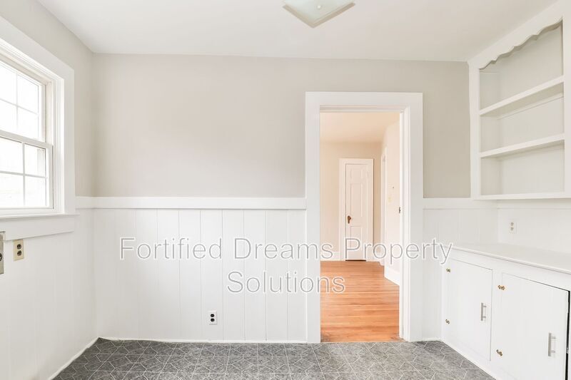 Building Photo - 1252 Brookwood Dr