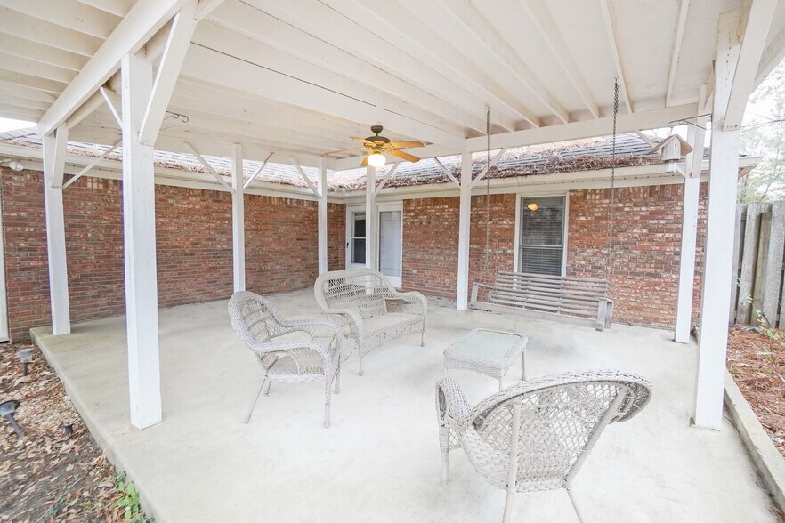 Building Photo - 325 Mockingbird Ln