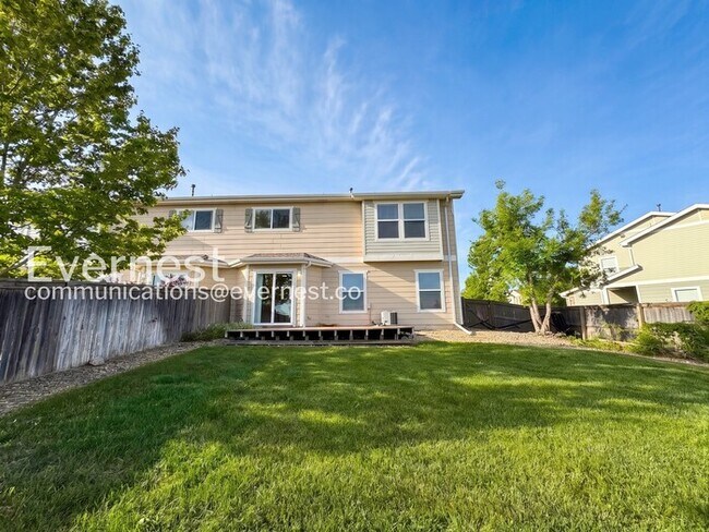 Building Photo - 3 Bed/2.5 Bath Home with Fenced Yard & Garage / Available Now!