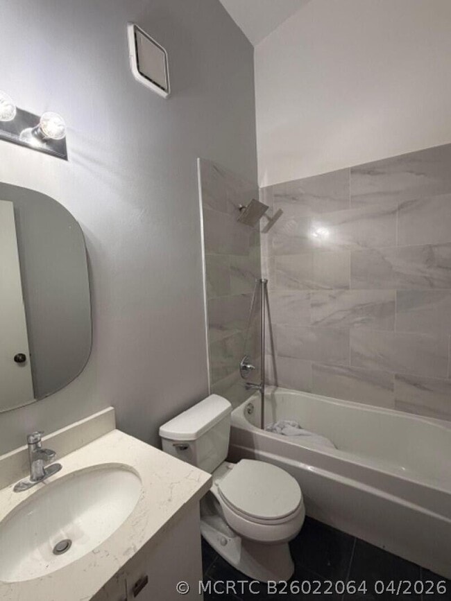 Building Photo - 3076 S Oakland Forest Dr