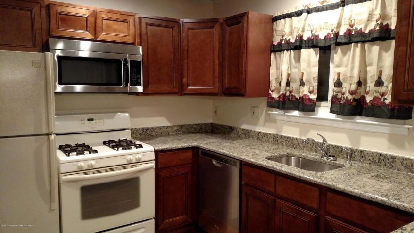 Building Photo - 744 Spray Ave