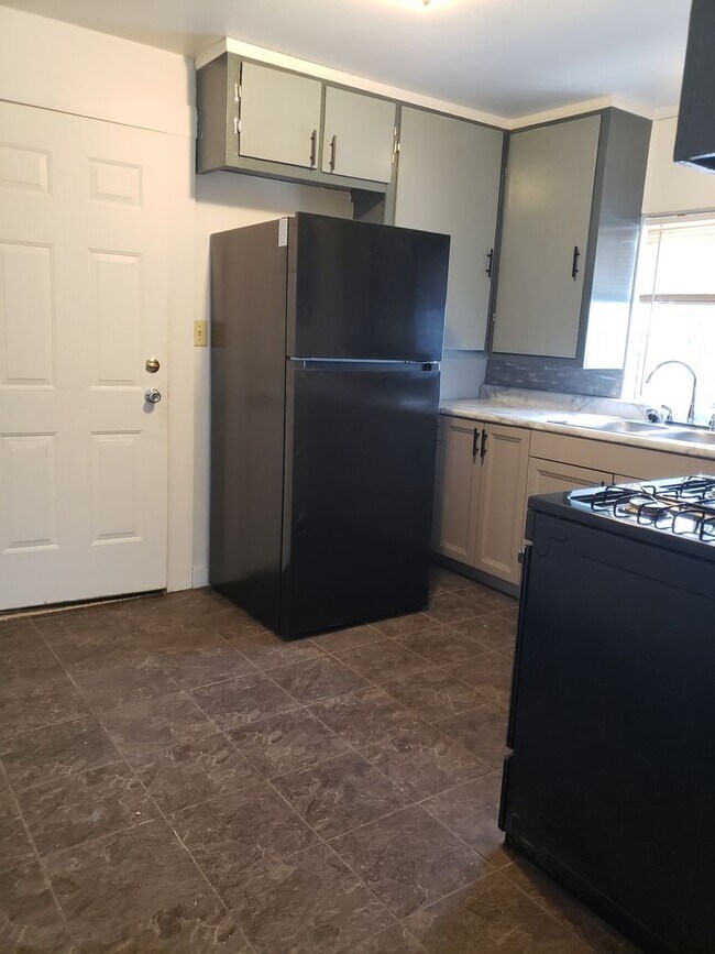 Building Photo - 1728s88tM