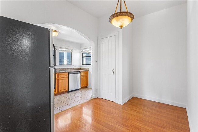 Building Photo - 1821 Encinal Ave