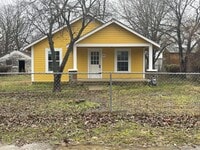 Building Photo - 305 Bayless St
