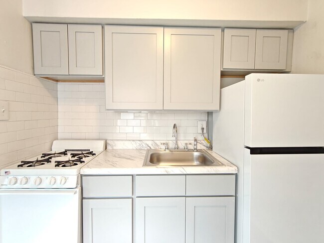 Building Photo - 7131 Marshall Rd