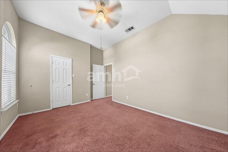 Building Photo - 9501 Navarro St