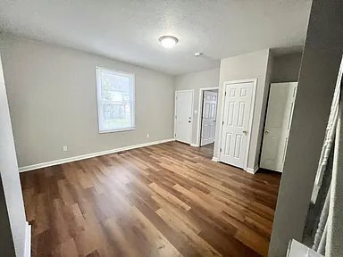 Building Photo - 2228 Elmo Ave