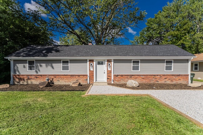 Primary Photo - 330 Abbe Rd N