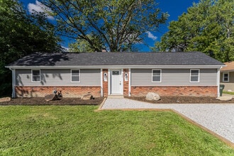 Building Photo - 330 Abbe Rd N