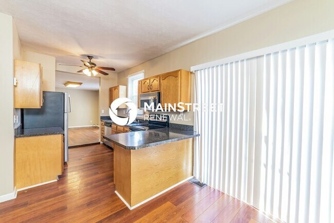 Building Photo - 3 Bedroom Pet-Friendly Home in Louisville, KY with Main Street Renewal