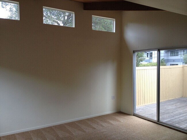 Building Photo - 5 Bedroom 3.25 Bath Close to UC, hiking, mountain biking