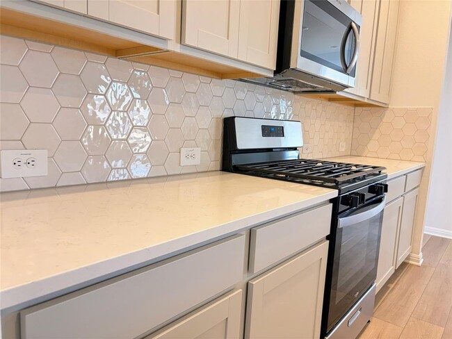 Building Photo - 440 El Capitan Lp