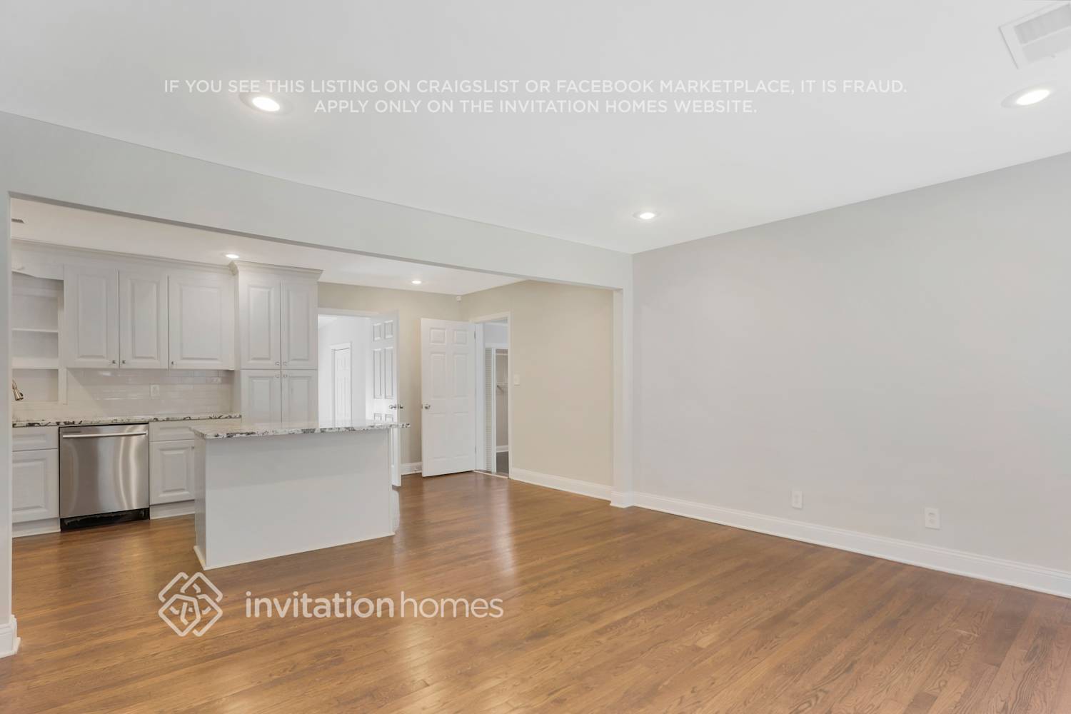 Building Photo - 2805 Mitchell Dr