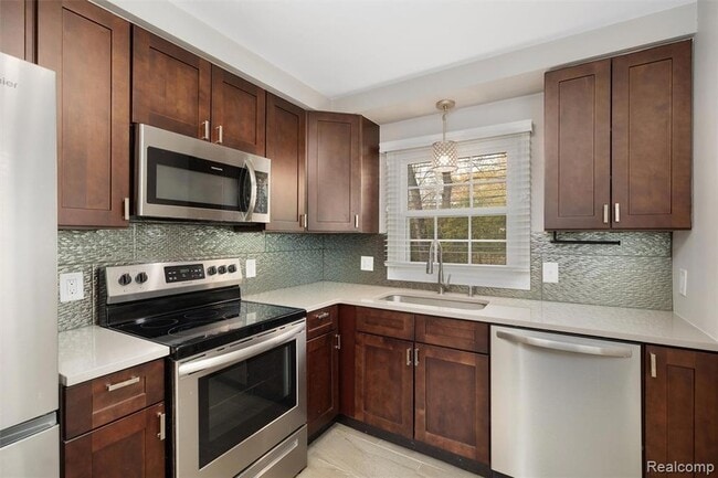 Building Photo - 3221 Shenandoah Dr