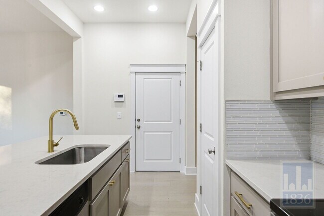 Building Photo - 13501 Metric Blvd