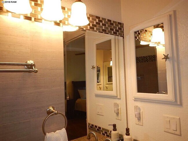 Building Photo - Keonekai Villages upstairs 2 bedroom, 1.5 bathroom unit, with 2 parking spaces