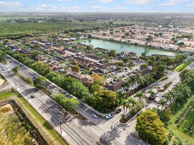 Building Photo - 1049 NE 42nd Pl