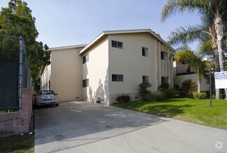 Building Photo - 327 N Isabel St