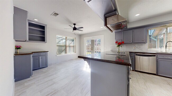 Building Photo - 14715 Woodward Gardens Dr