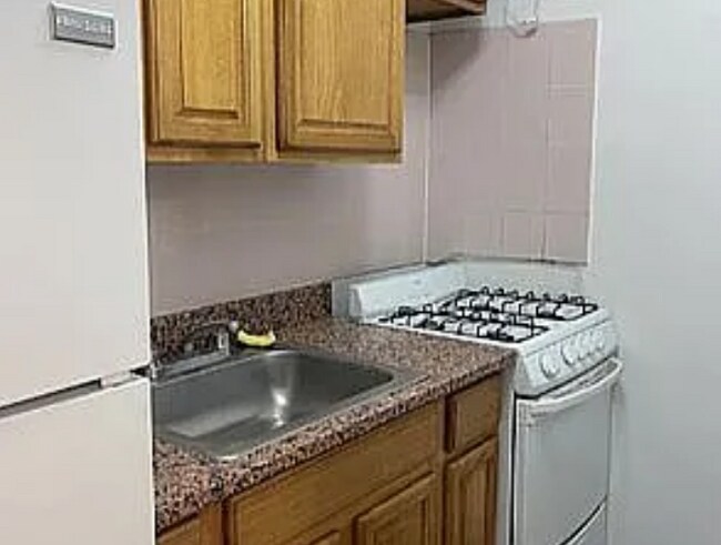Building Photo - 41-42 Elbertson St, Unit 402