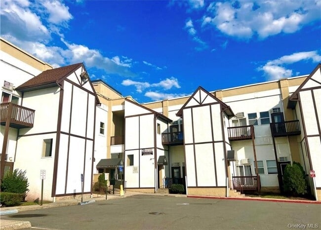 Building Photo - 39 Church St