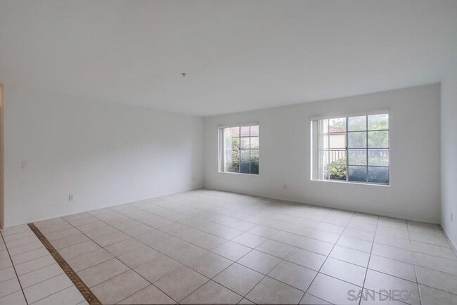 Building Photo - 2-bed, 2-bath Condo in San Diego's Linda Vista/Fashion Valley Area.
