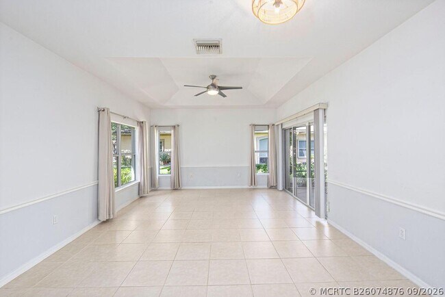 Building Photo - 1864 S Dovetail Dr