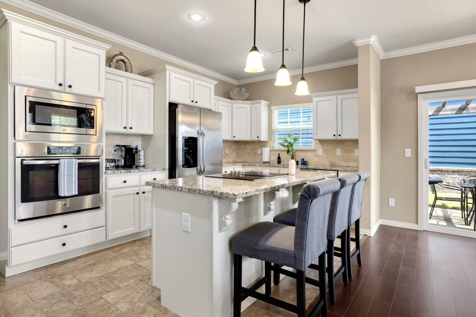 Building Photo - 571 N Keats Dr
