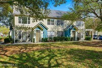 Building Photo - 13700 Richmond Park Dr N