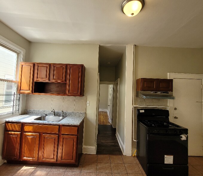 Primary Photo - 37 Hanford St