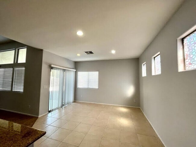 Building Photo - Charming Single Story 3 Bedroom Home