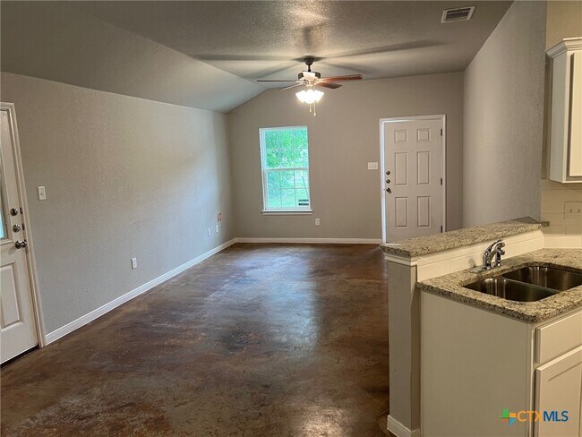Primary Photo - 117 E Valley Rd