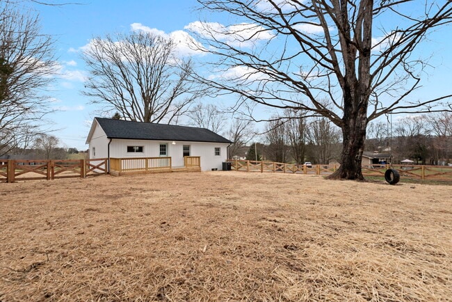 Building Photo - 7600 Rustic Ln