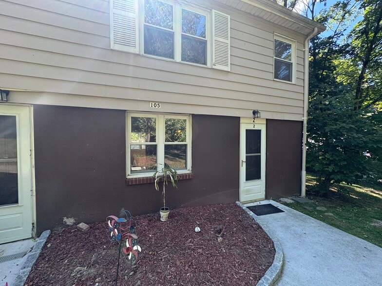Front Entrance Apt #2 - 105 Red Mill Rd