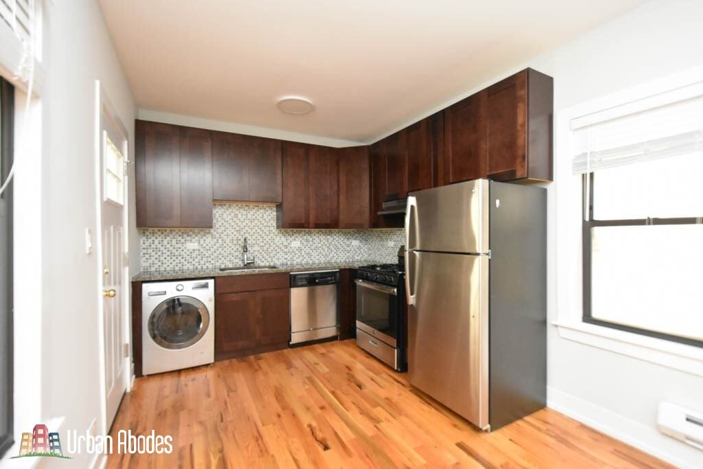 Building Photo - 811 Elm St