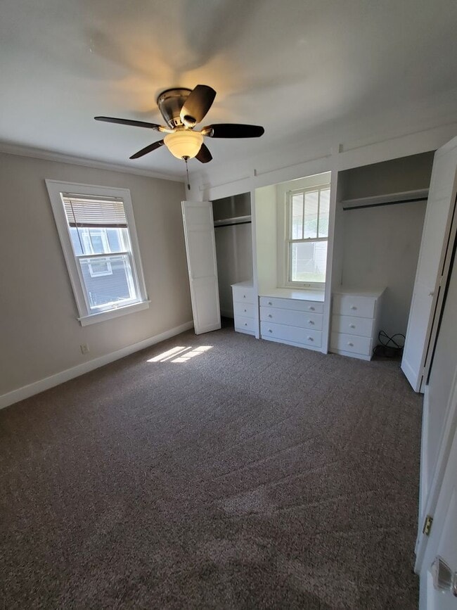 Building Photo - 3 Bedroom 1 Bath House in Rock Island