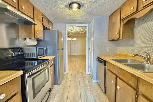Building Photo - $500 RENT CREDIT | AVAILABLE NOW! | ONLY PAY ELECTRIC! | (Pets Considered)
