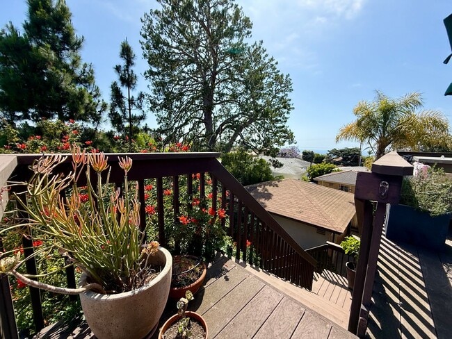 Building Photo - Unique 4 Bedroom House with OCEAN VIEWS in Sunset Cliffs! Fully Furnished! 6 Month Lease Term!
