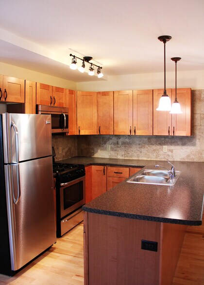 Building Photo - 108 N Winooski Ave