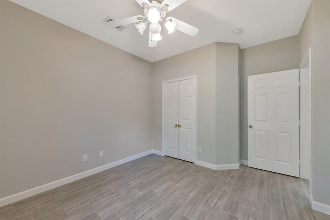 Building Photo - 26 Hidden Meadow Dr