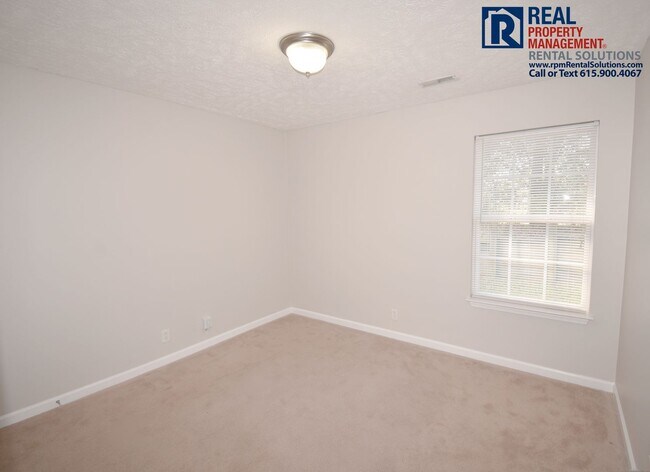 Building Photo - Adorable 3 bd house in the heart of Murfreesboro! Attached Garage!