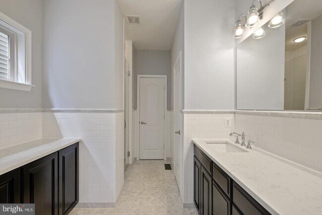 Building Photo - 10214 Nuthatch Dr